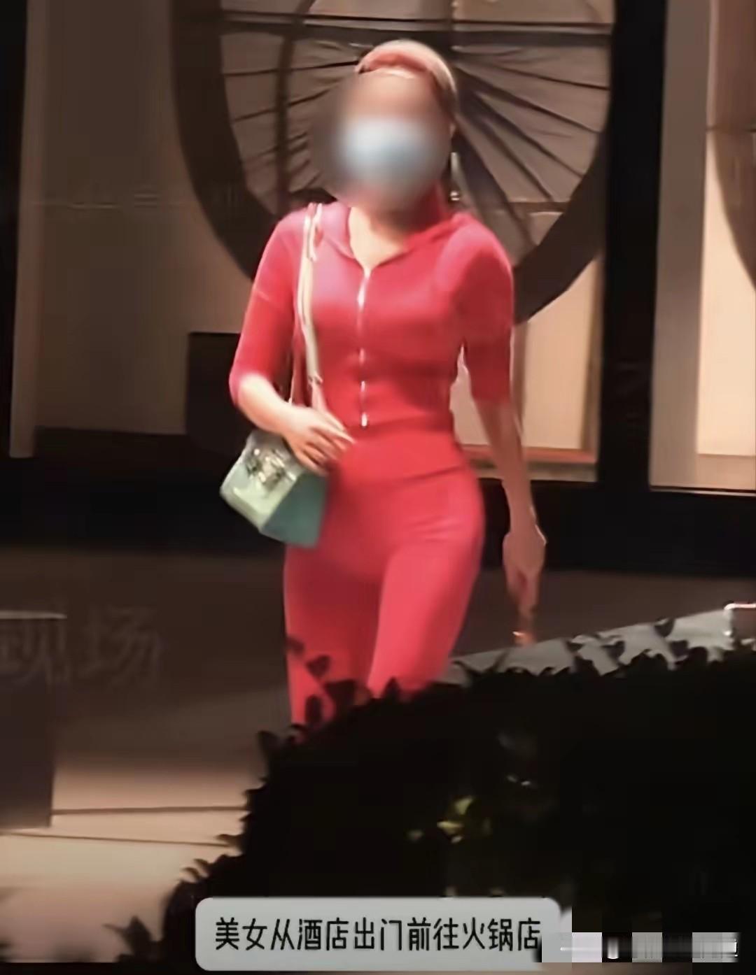 原来狗仔预告的大瓜主角，竟然是包贝尔！包文婧去年5月刚生下二胎。

8月26日，