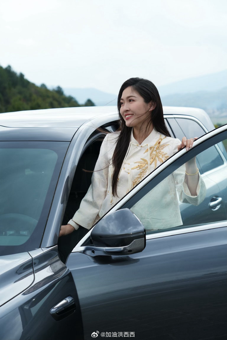 今天的出片搭子是魏牌V9X，中式美学气场太强魏牌V9X新能源汽车大v聊车