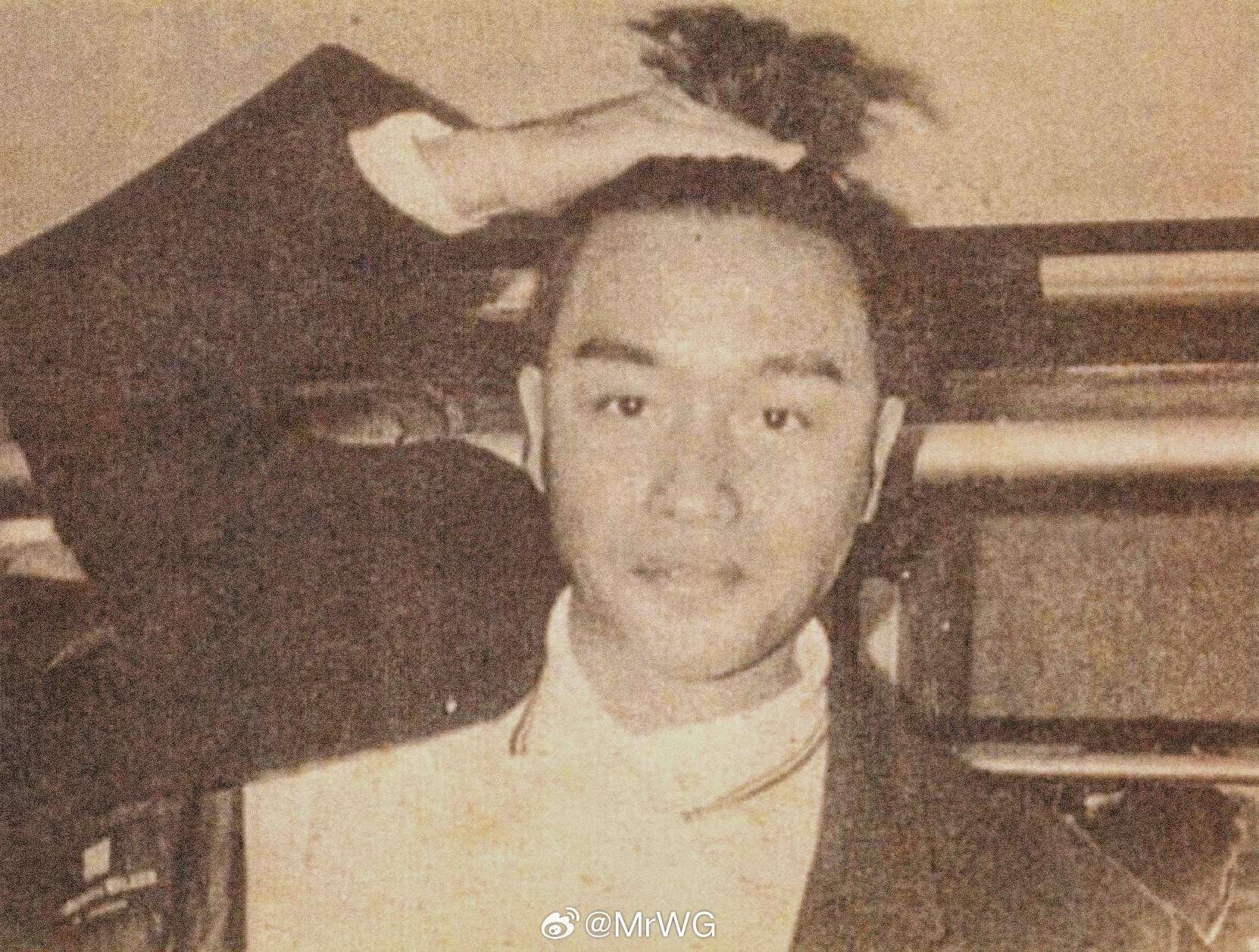 张国荣旧相簿子 给自己梳个菠萝头🍍——好萌好可爱的“小啾啾”张国荣张国荣 💖