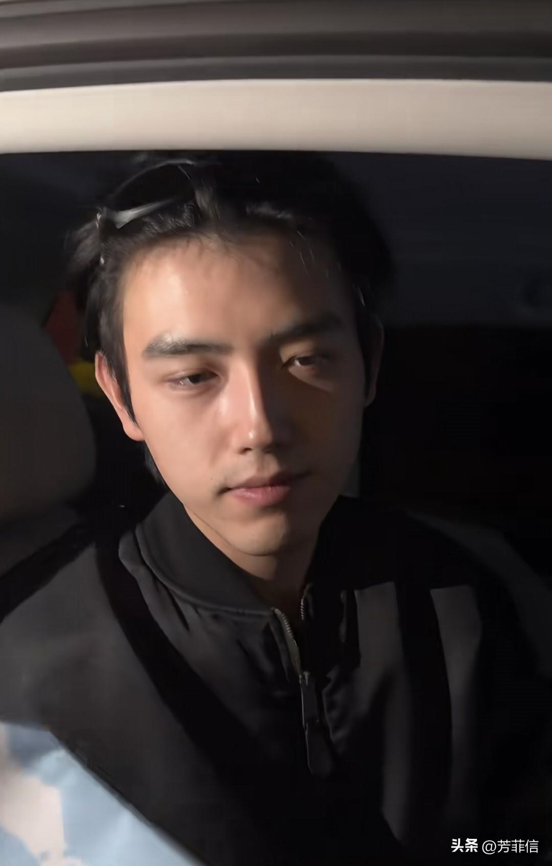 陈凯歌的基因还是太强大了……
刷到陈飞宇的素颜视频，直接幻视他爹，从三白眼到凸嘴