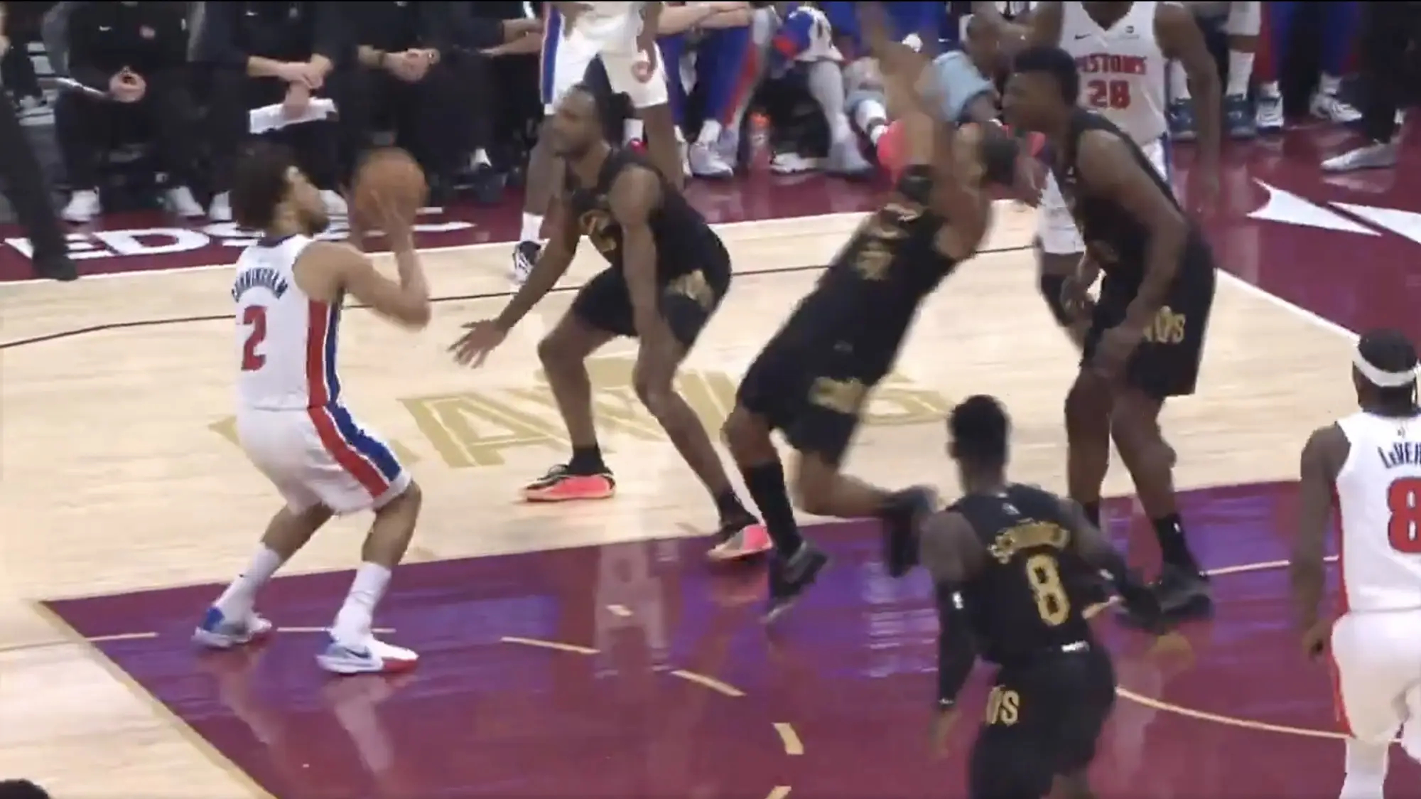 泰森因昨日比赛中出现的假摔被联盟罚款2000美元克利夫兰骑士骑士nba