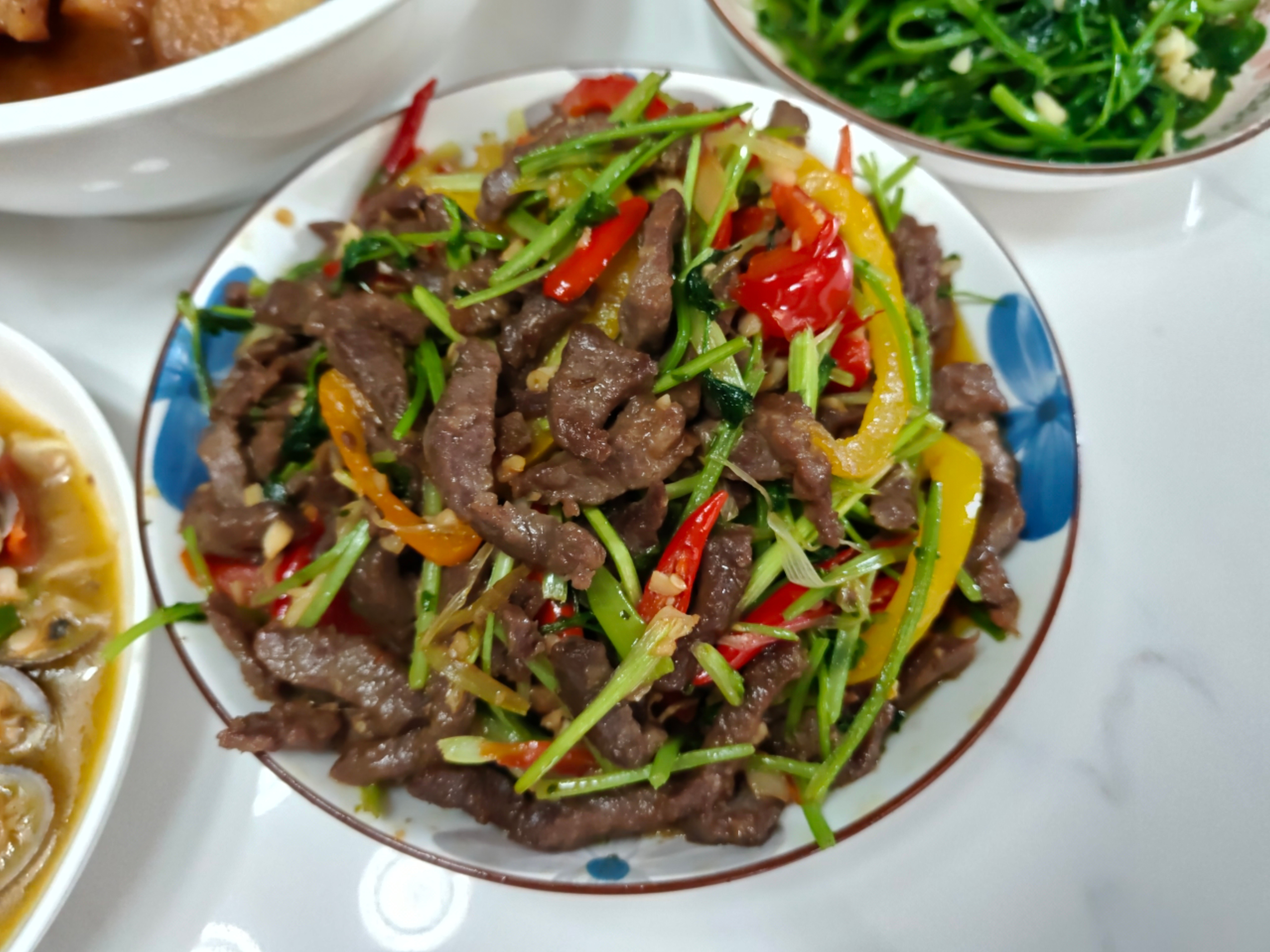 小w食堂⚡行不止步 枪鸣四海 隔着屏幕闻到香味啦！干饭微博俱乐部WBG和平精英战