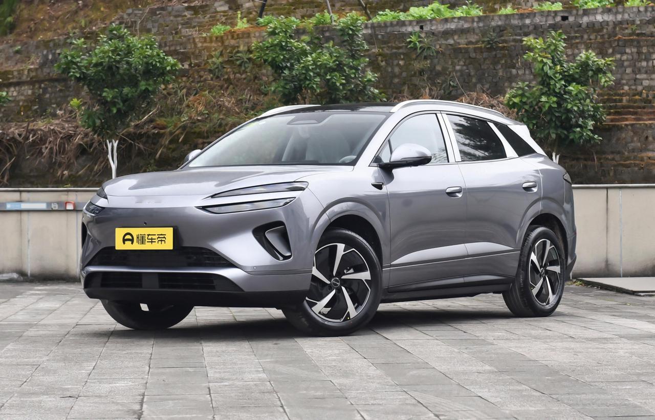 9分钟能从快没电充到满，零下30度也就一顿早饭的工夫。这不是几十万的豪车，是比亚