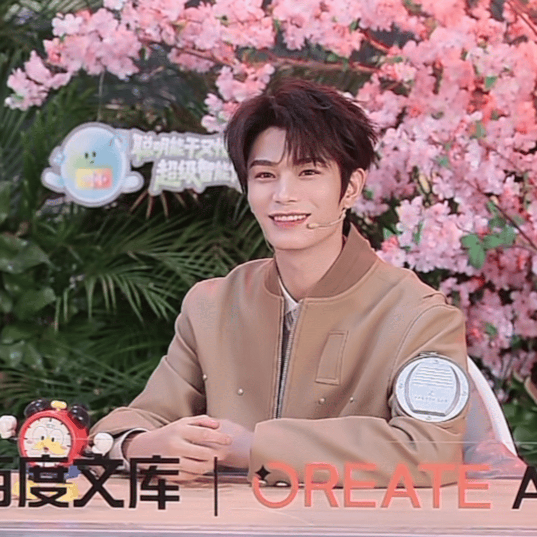 笑这么甜！！！ 