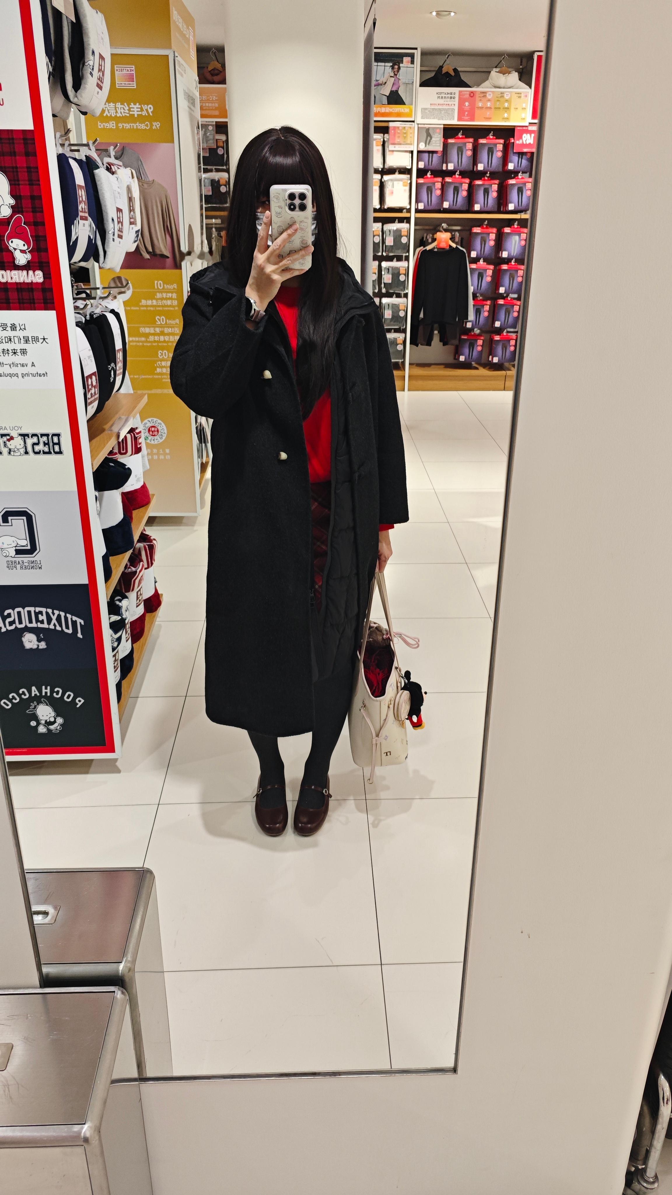 下午去了南池子边上的普度寺逛，按导航坐地铁到天安门东下车，因为临近天安门的原因所