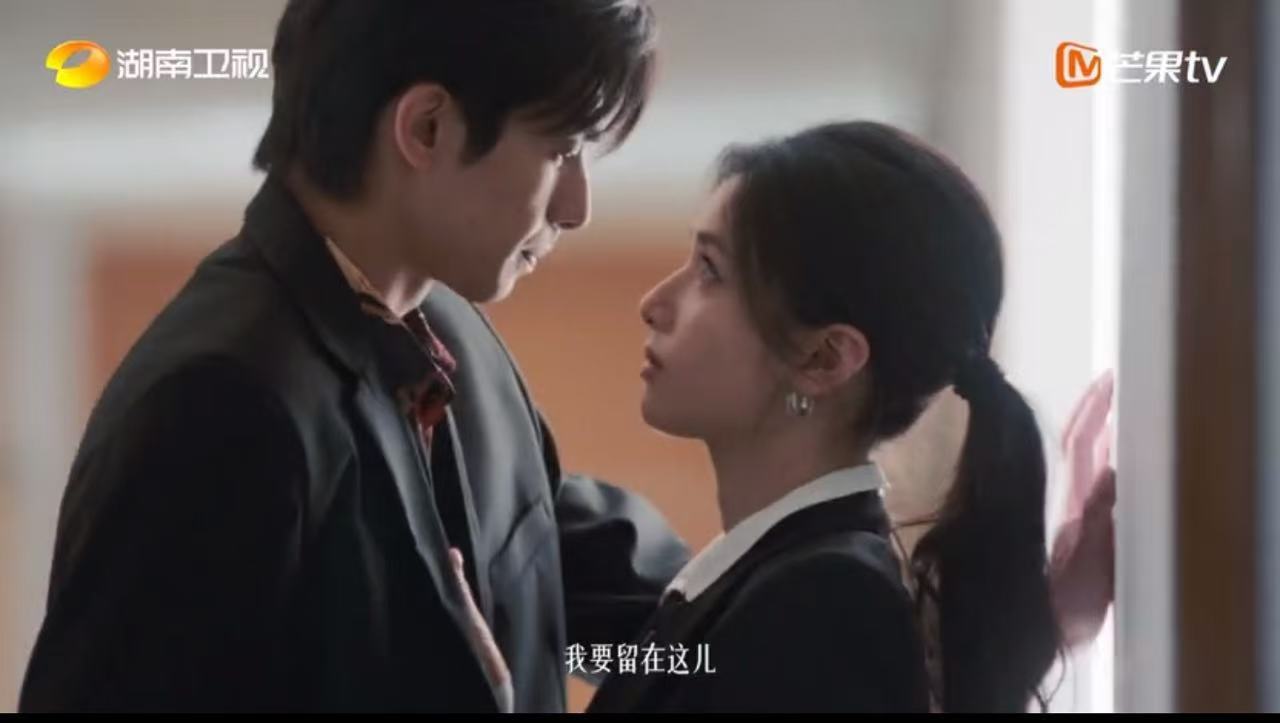 张婧仪新剧拽宋威龙领带张婧仪拉宋威龙领带张婧仪新剧拽宋威龙领带 