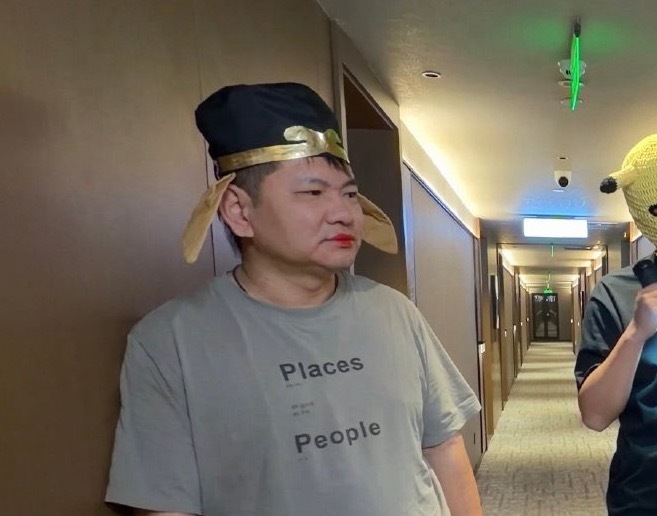 现在搞点流量太tm不容易了，瞧瞧把头部都逼成啥样子了