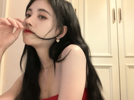 我的点赞变成鞠婧祎了，不信你试试 ​​​
