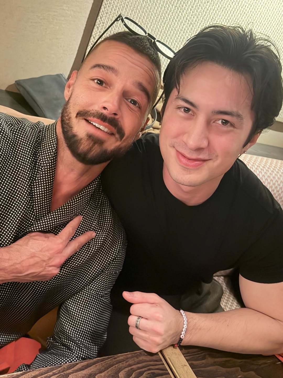 瑞奇·马丁 晒出和巅峰对决男主 哈德森·威廉姆斯 合照🤳 