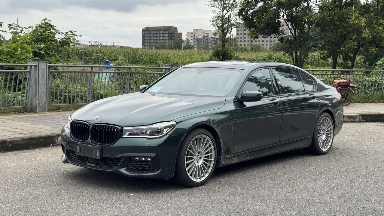 成都站730Li到货啦！
曾经的遥不可及，如今跌落凡间，二十小几的价格开G底盘7