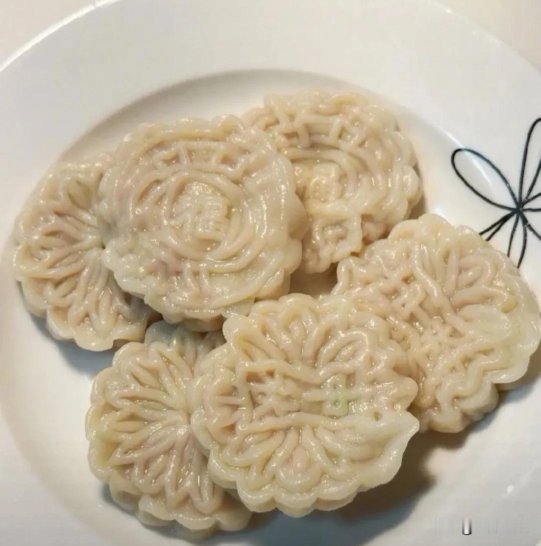 40岁杨幂 ，分享中秋饺子月饼！

9月25日，杨幂在社交平台晒出中秋日常，配文