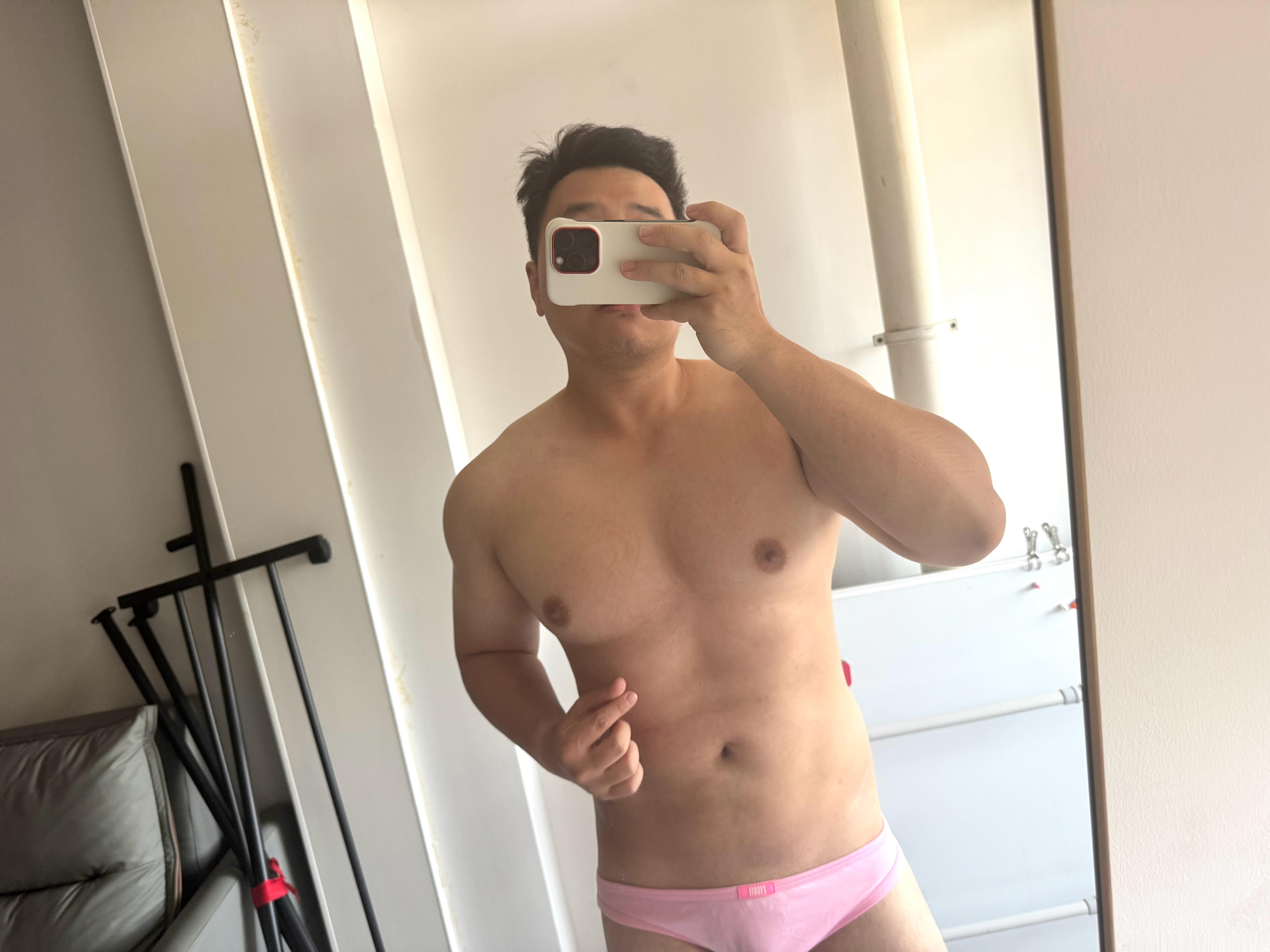 被外面的鞭炮声吵醒了。摸您 ​​​