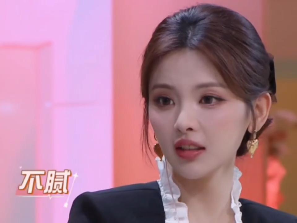 杨超越扑面而来的香味谁被杨超越心动的信号造型狠狠拿捏住！满满的温婉千金气质，优雅
