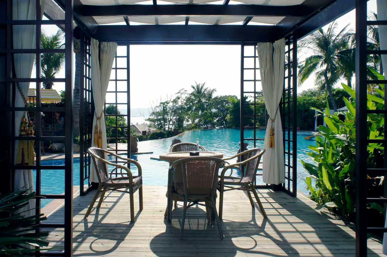 大年初三的三亚，热门海滩和网红打卡地人潮涌动，拍照得找刁钻角度，走路得避让人群。