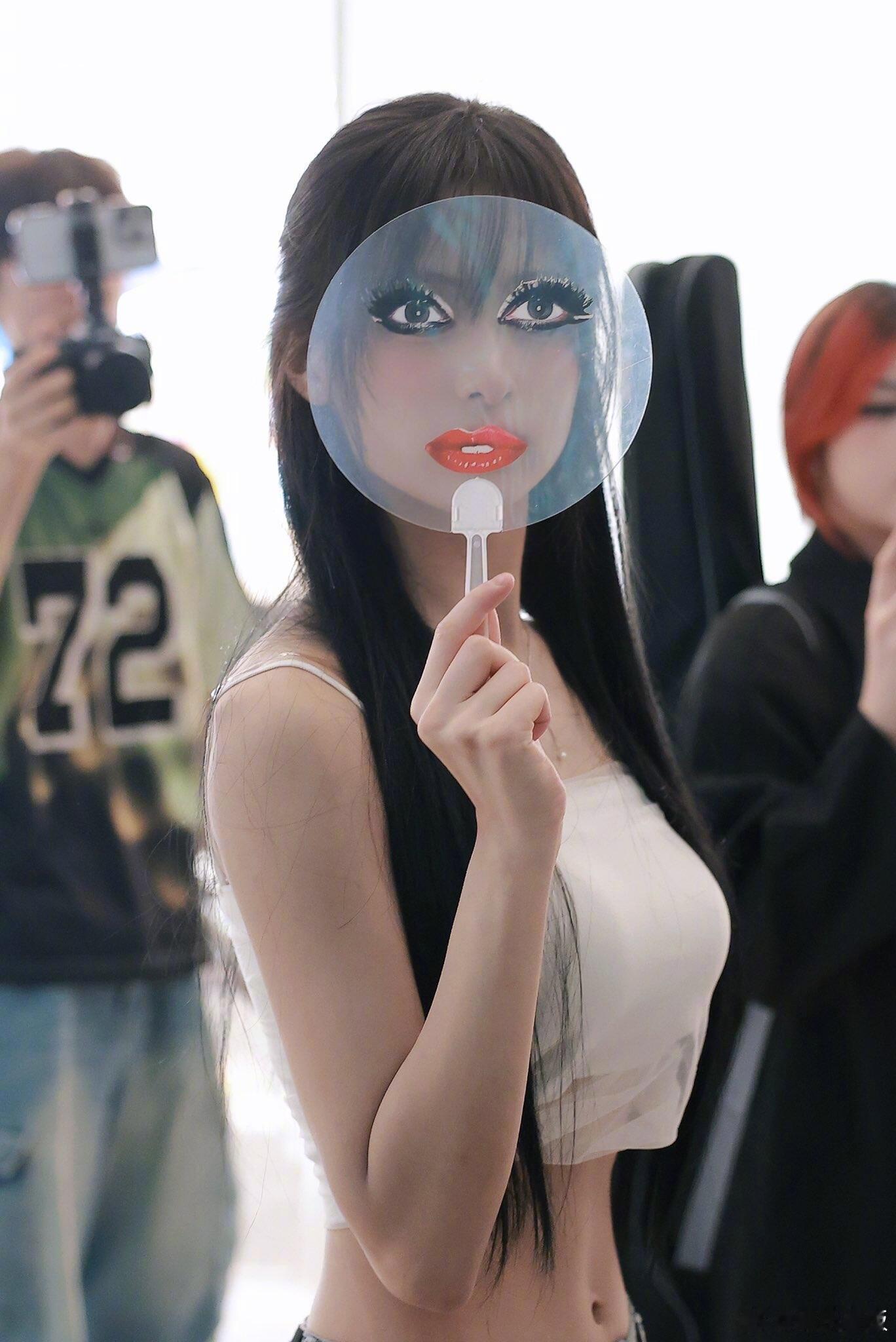 ladygaga扇子受害者联盟 一些用过Lady Gaga扇子的艺人合集，你可能