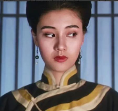 1992年，王晶拍摄《鹿鼎记》时，有一场脚趾头塞进鼻孔的戏，周星驰说：“除非是李