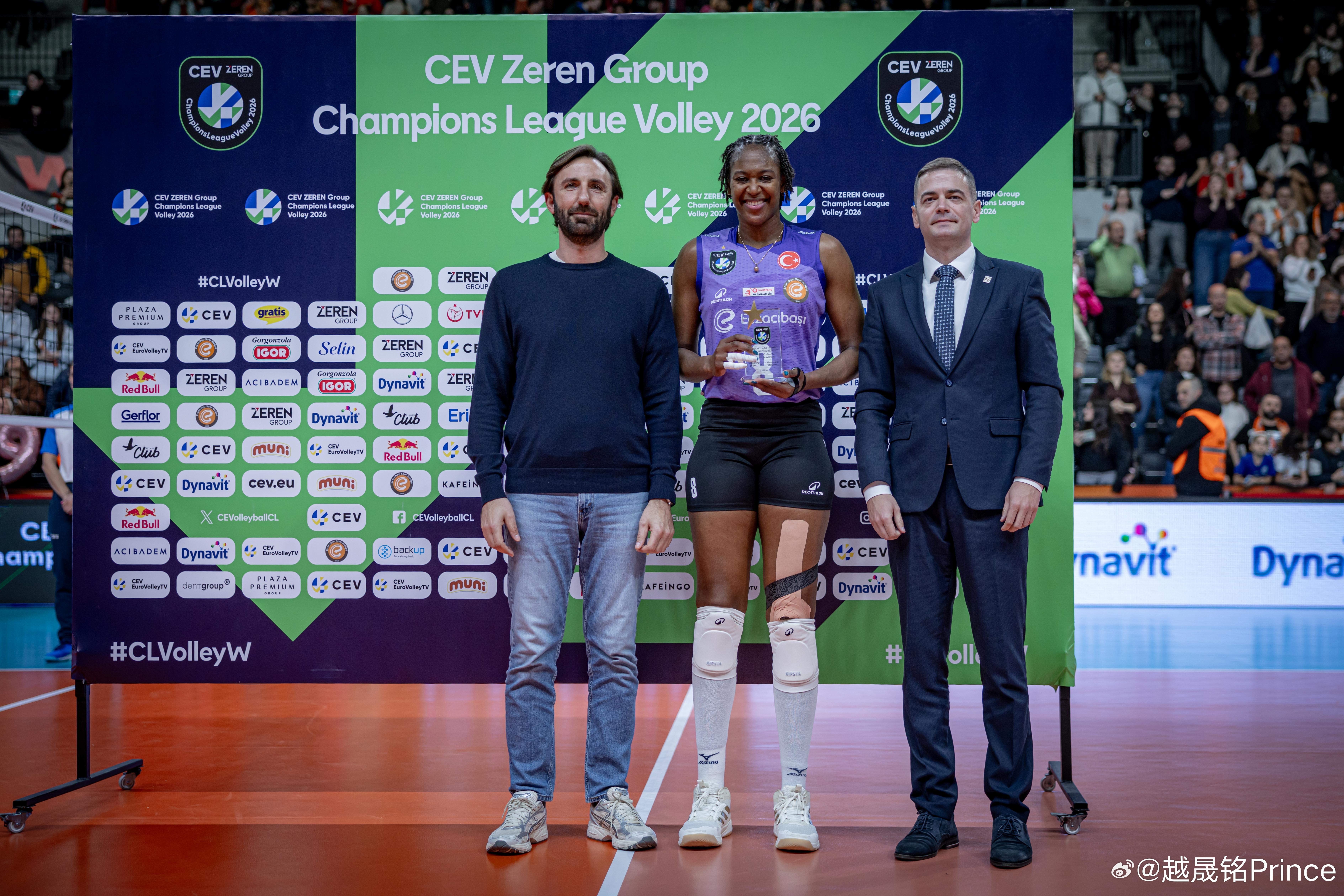 👑 欧冠女排1/4决赛首回合结束，土超和意甲各两支球队取胜，平分秋色；四场单场