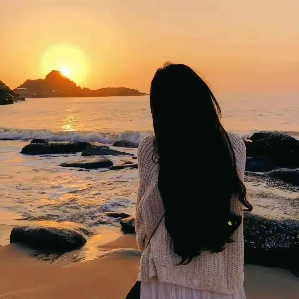 [微风]现代诗：《虚拟一颗星》
原创/首发


 
对着一片海
虚拟一颗星
一半