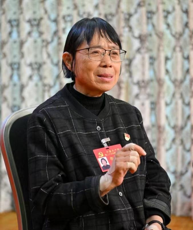 在华坪支教过的亲戚回来一句话，把我震住了：网上的张桂梅，连真人的万分之一都比不上