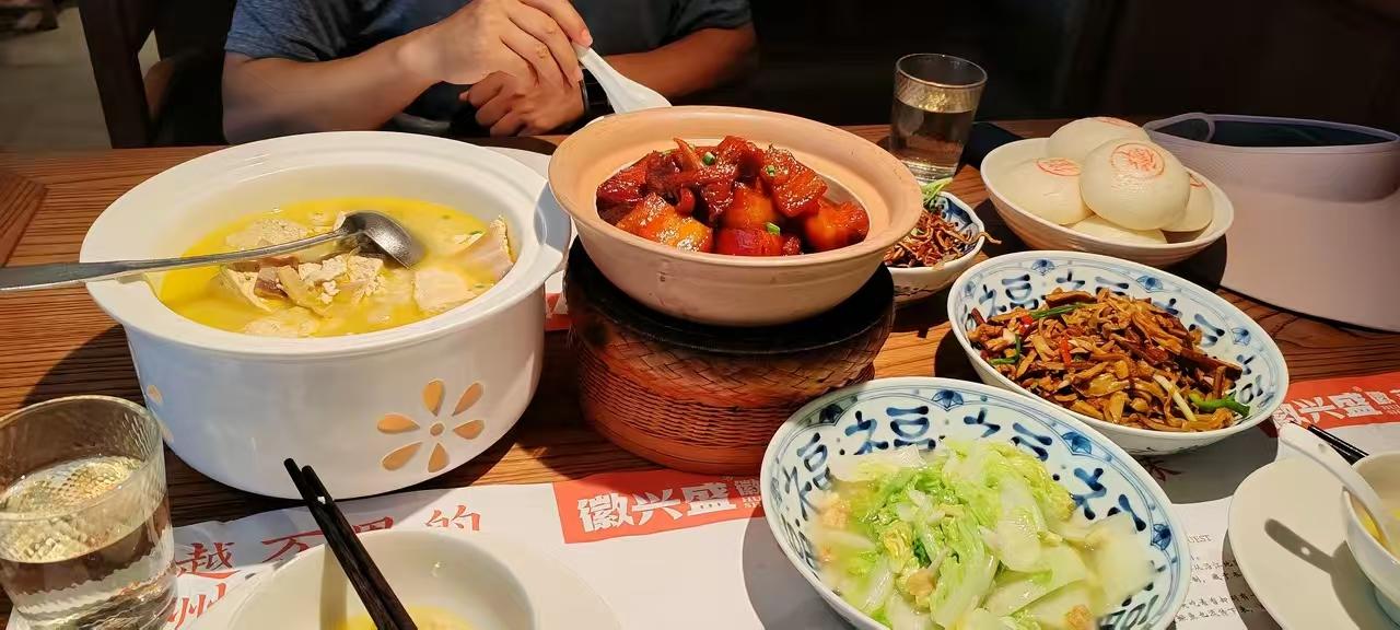 旅居会上瘾，我和老公出去玩一次 有时当日 有时住一宿 休息一周 就再出发，主打古