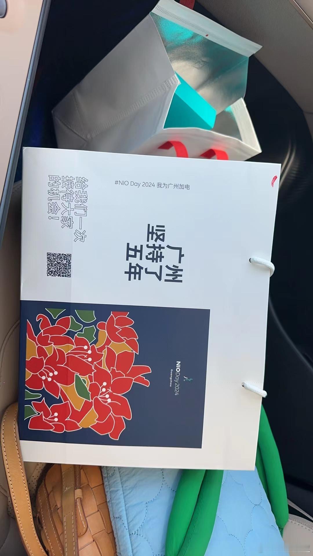 老婆居然完全没一点纠结，就开着ET5去完成了首次换电，给NIO Power贡献了