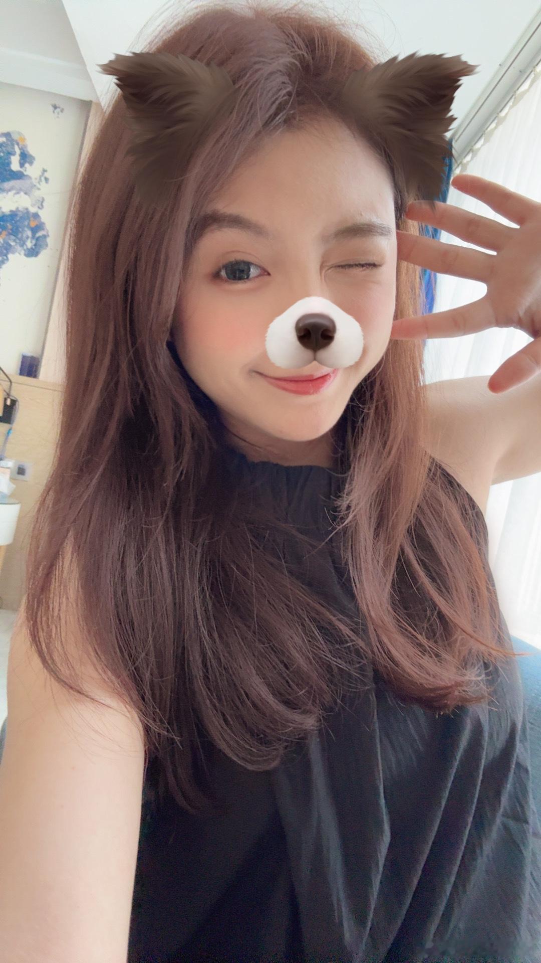 已到工位[泪]下次假期快快来 ​​​