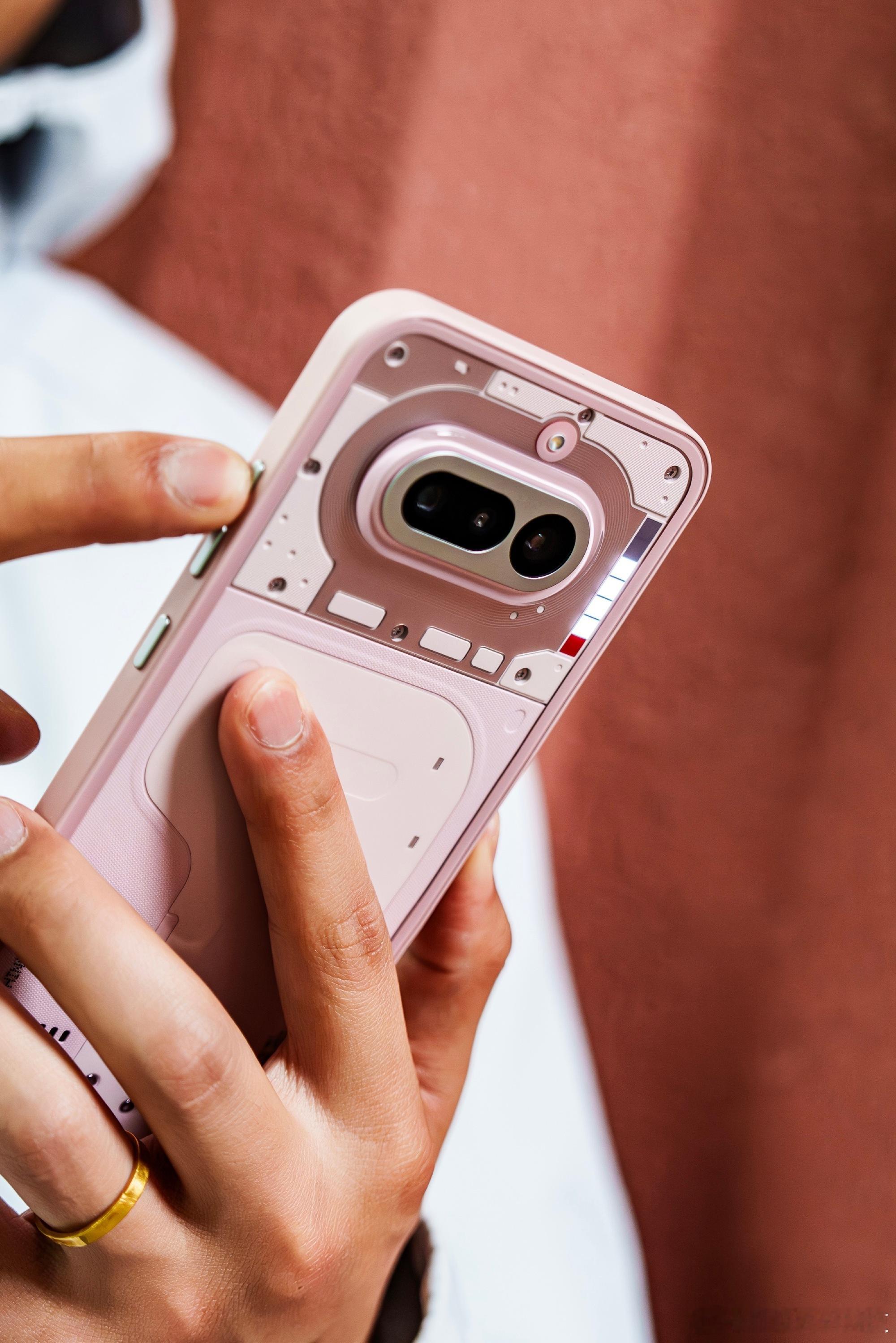 莫氏鸡煲迎来成群TVB老戏骨这台粉色版 Nothing Phone(4a)我已经