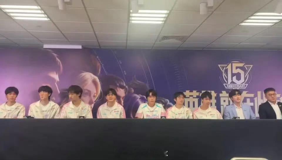 xun状态被质疑 整体表现：Xun在整个BO5中四盘全程低迷，被外界点评为202