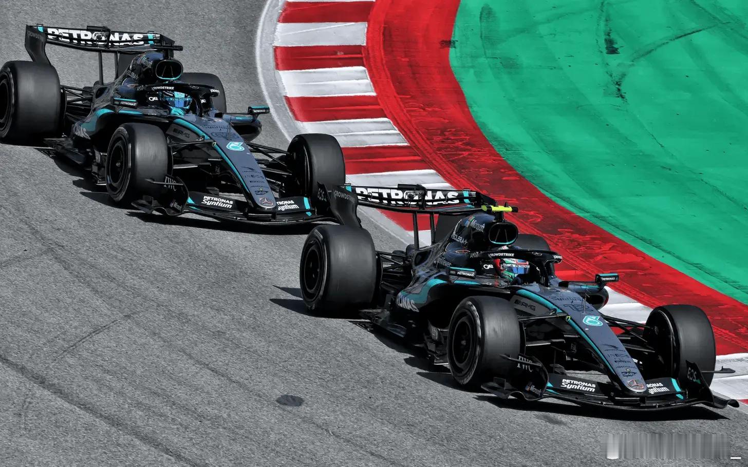 维伦纽夫炮轰拉塞尔：被安东内利“生吞活剥”，精神上已经溃败了！F1名宿雅克·维伦