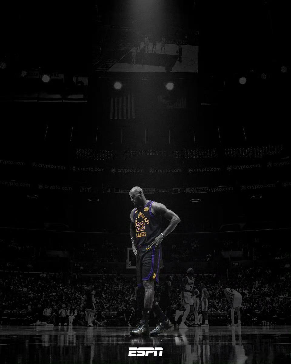 詹姆斯数据很好看，29分9篮板6助攻，但队友是联盟票王东契奇，连黄蜂也赢不了，这