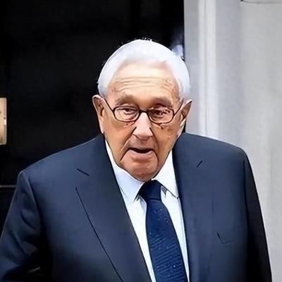 万万没想到，基辛格竟然曾预言俄乌冲突最先被耗干的，不是战火中的乌克兰，也不是受制