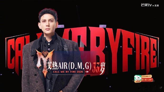 艾热好瘦啊 翻看新旧对比真的太感慨，现在的艾热清瘦又帅气，五官棱角分明，立体的眉
