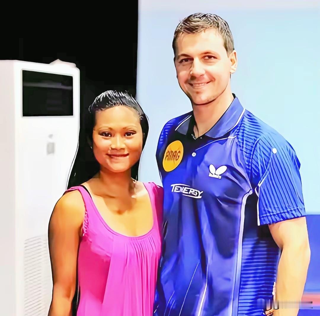 帅气的波尔大叔，媳妇竟然是菲律宾理发师！

波尔年轻时候的颜值，
我就东哥能碰一