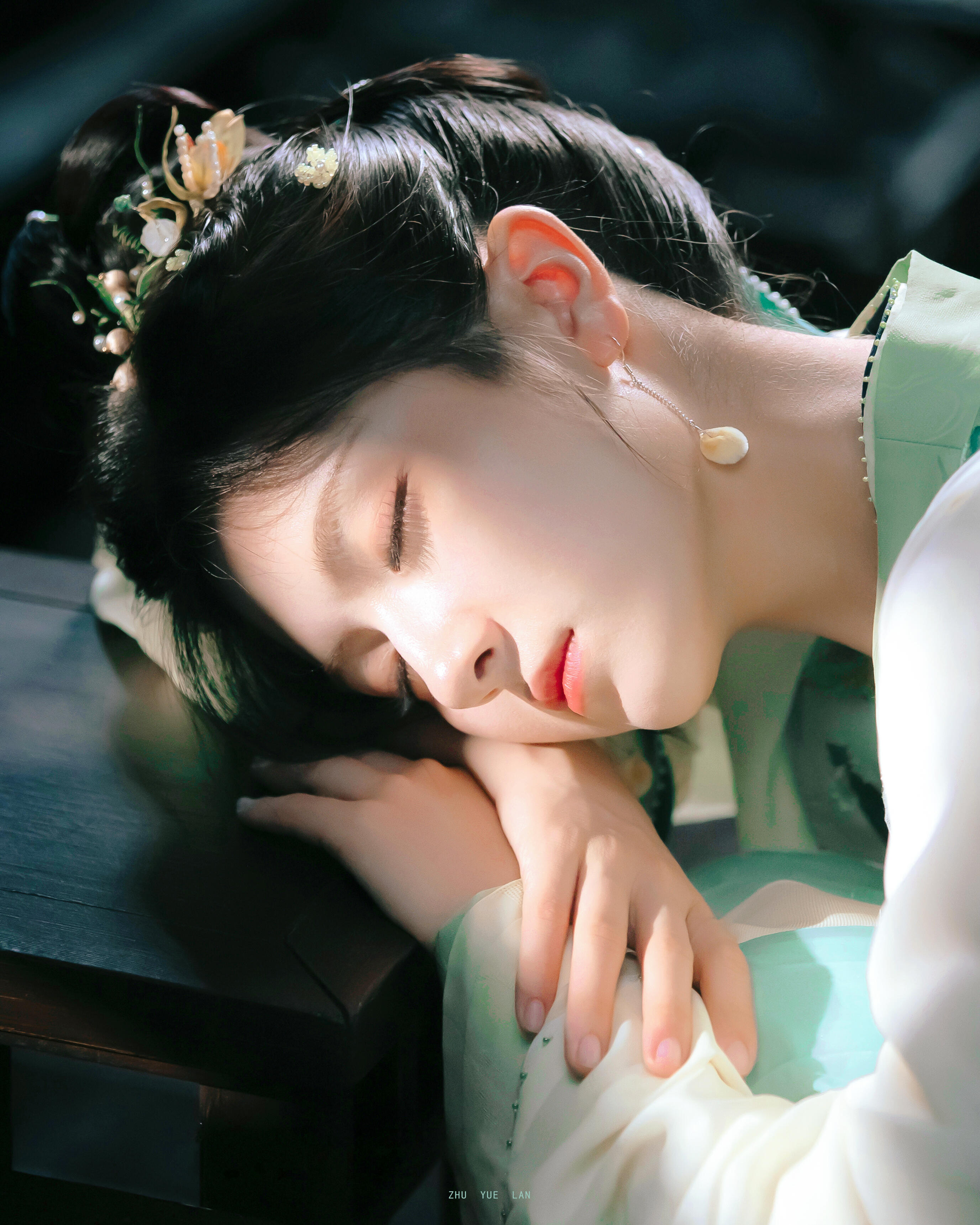 李兰迪民选沈娇娇之一将门毒后女主的风又吹到了李兰迪身上，她之前古装造型出了名的难