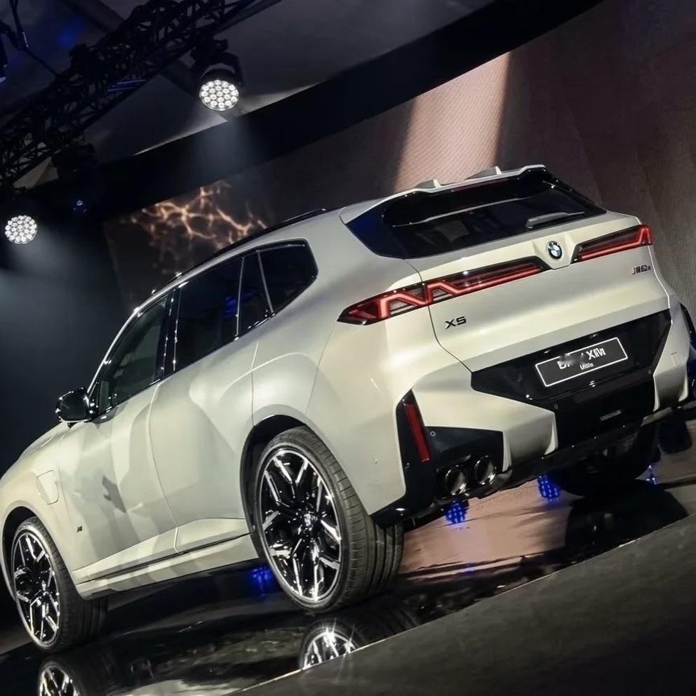 全新宝马 G65 X5的实拍图流露出来了，这么超前的外观，不知道是会劝退更多人还