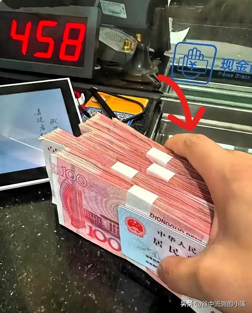 手里有闲钱的别瞎折腾了！
今天国债正式开抢，
最新利率刚出炉！比银行定存划算还超