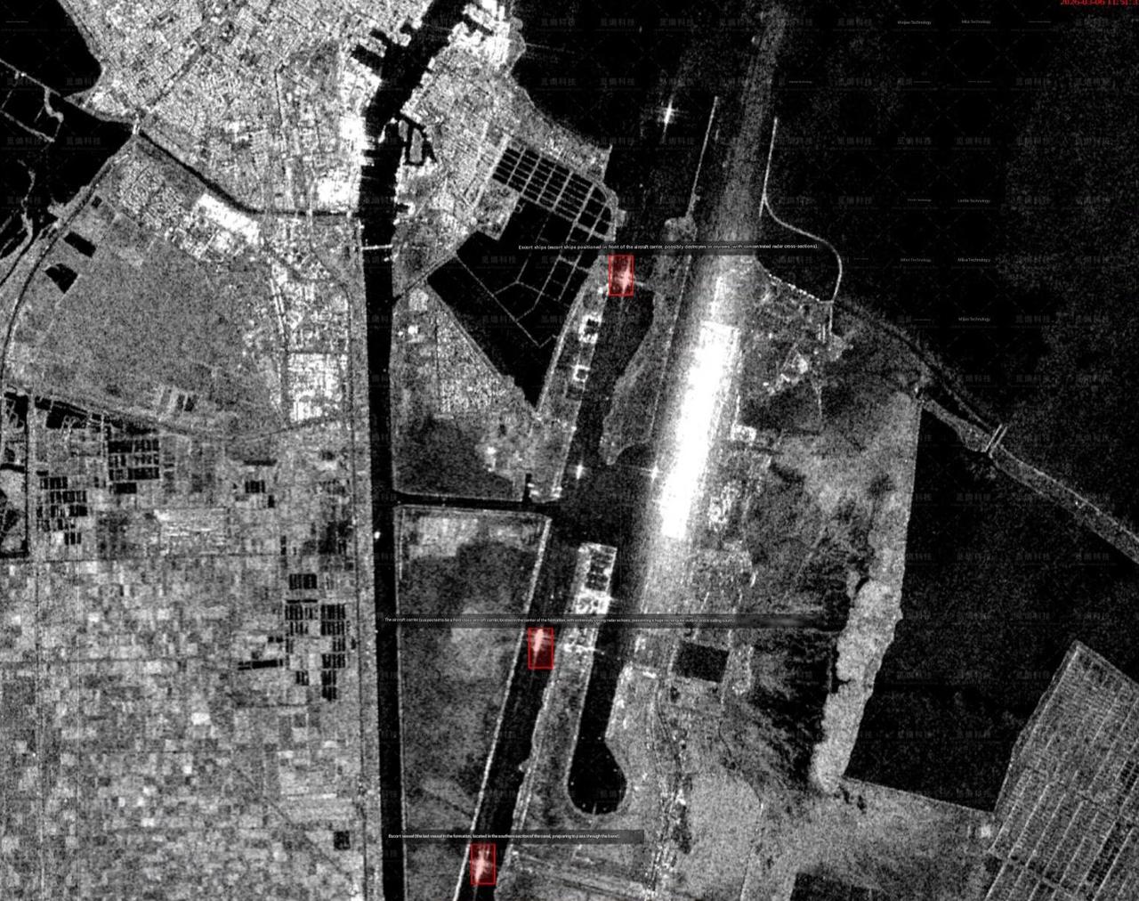 这是接替“林肯号”吗？
卫星图片显示：一队海军编队进入苏伊士运河，疑似“福特号”