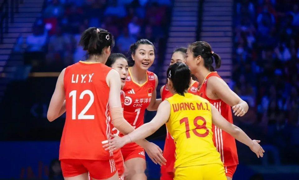 惊天大逆转！女排3-2土耳其，8大“没想到”[鲜花]1、没想到，朱婷又“保护性”