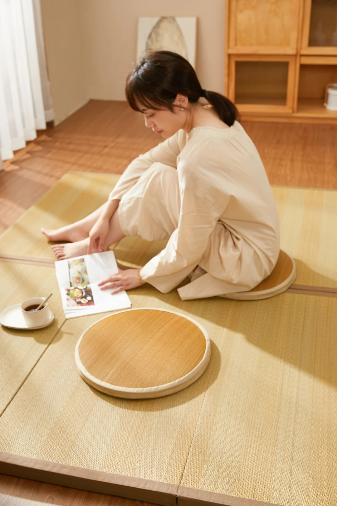 把艾绒揉进坐垫里，“倒春寒”治愈身心！