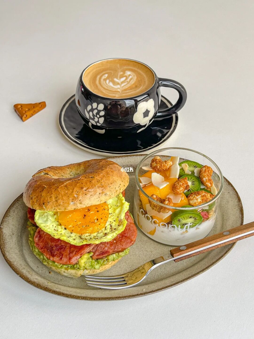 快手早午餐🥯海苔肉松贝果三明治🍳热拿铁☕️