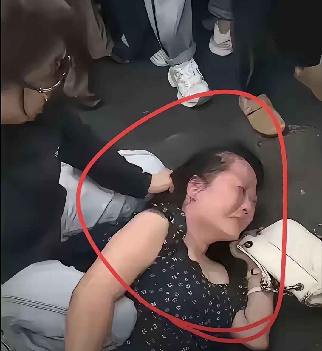 真的这么巧？
被打的据说是一个主播，年龄37岁，打人者的老公，经常给这个主播打赏