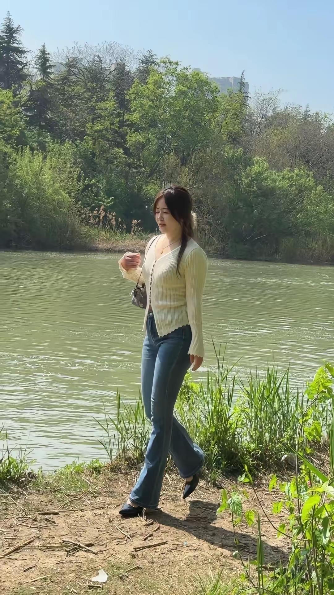 表姐守身如玉40年就是为了找一个A9的男人！这些年追求她的人真心不少，但是都达不