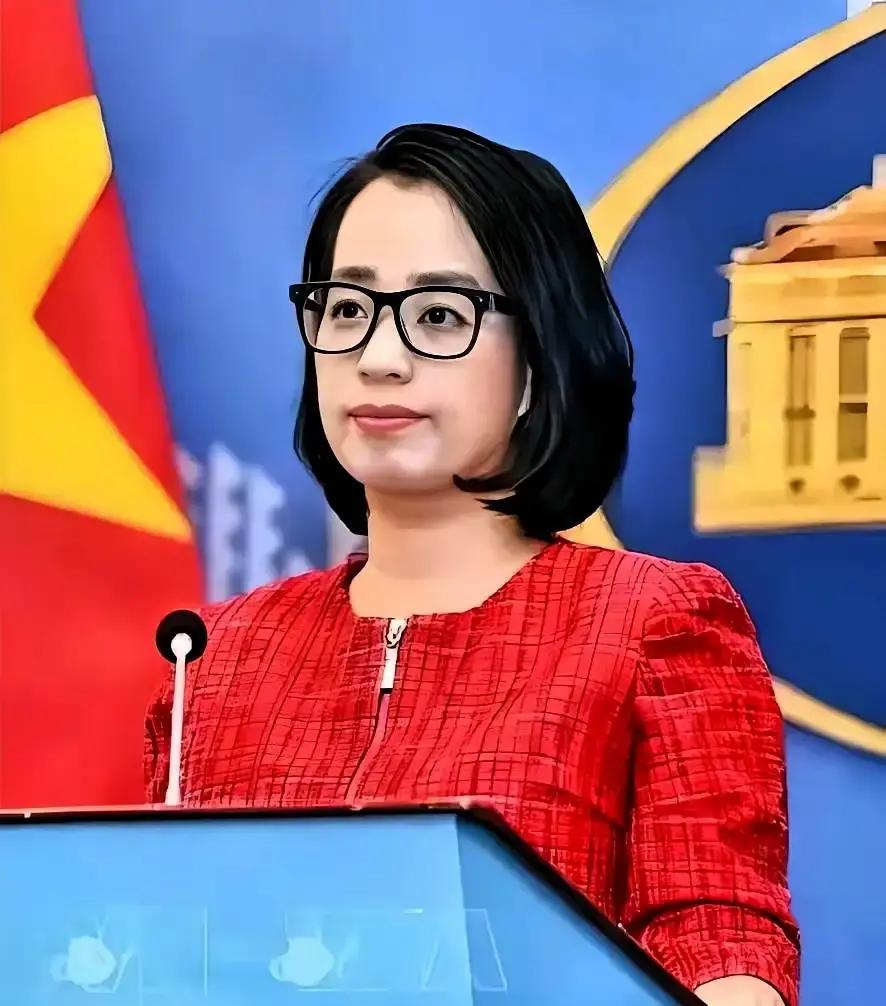 越南外交部刚刚表明了态度。发言人范秋姮在记者会上重申支持一个中国原则。这种表态并