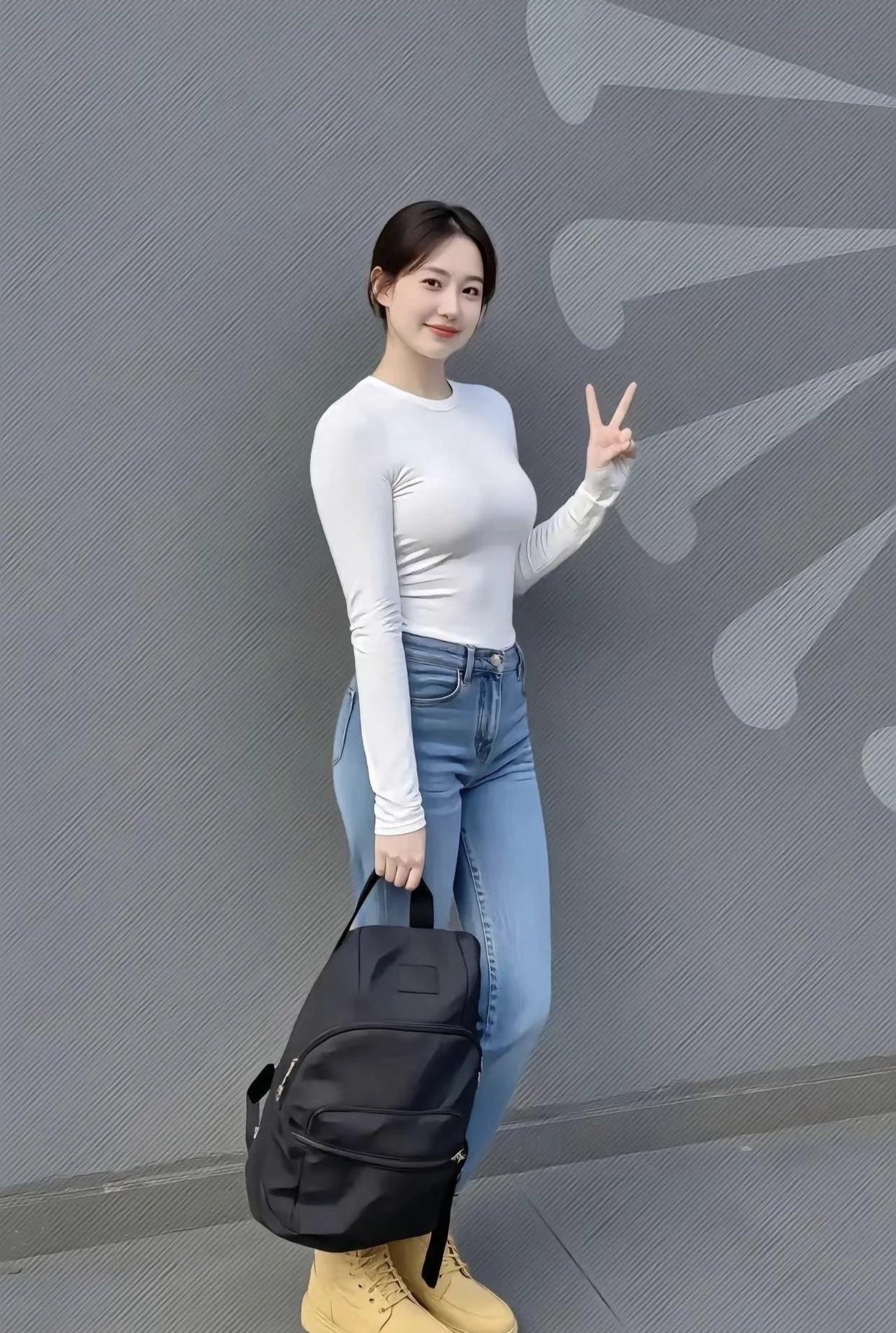 清秀的女孩子是什么样子的穿着简约，不追求过于华丽复杂的服饰。