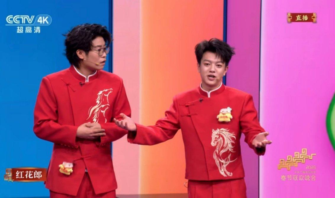 话说春晚比机器人更尬的不是这个相声嘛，完全听不懂笑点在哪。 