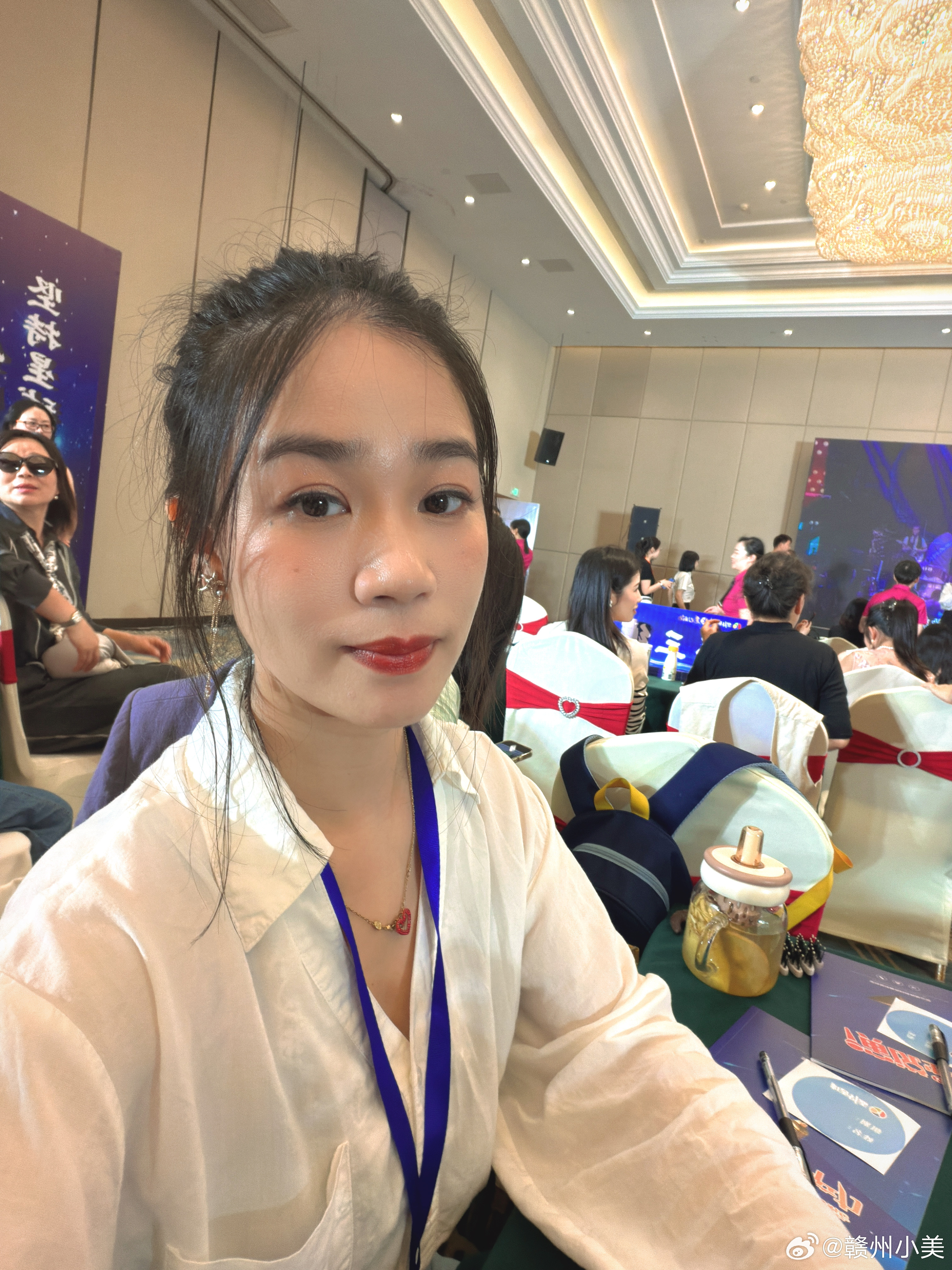 当我开始接纳自己接纳自己的脆落，敏感，甚至偏执接纳自己的尖锐，拖延，甚至易爆于是
