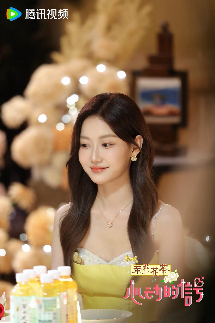心动9女嘉宾撞衫黄亦玫黄亦玫同款也是出现在恋综了心动9女嘉宾吴思颖撞衫黄亦玫经典