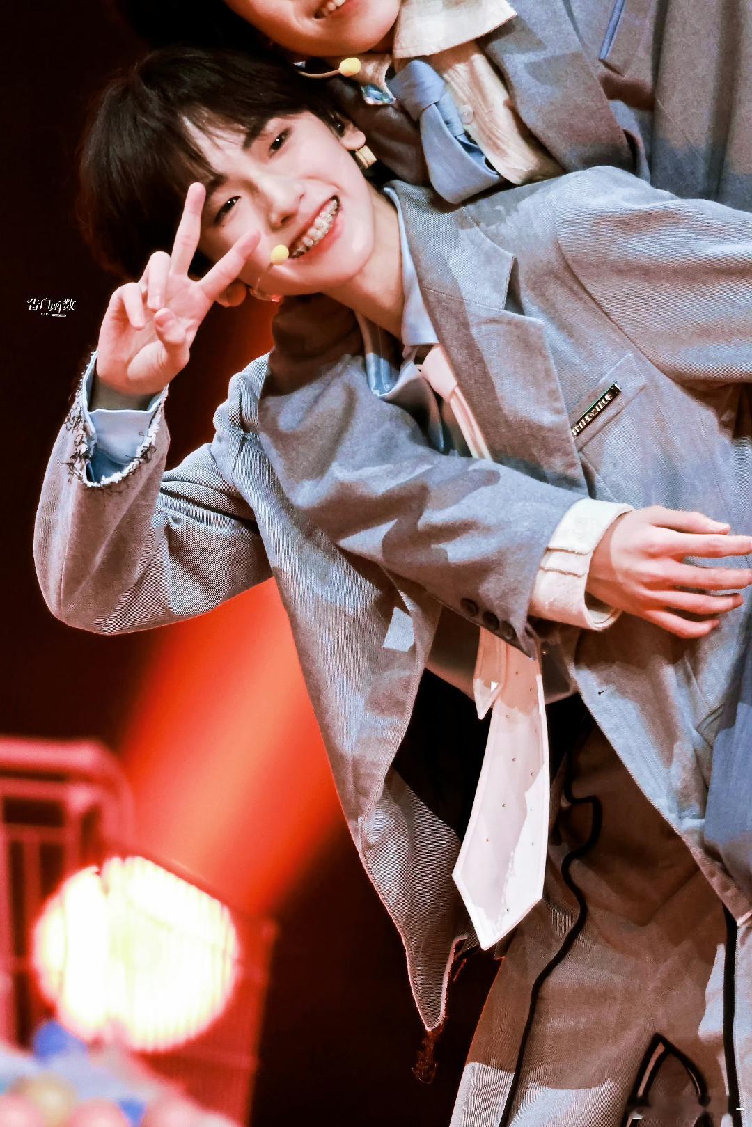 额滴老天爷 帅是一种感觉……左奇函 渣苏感