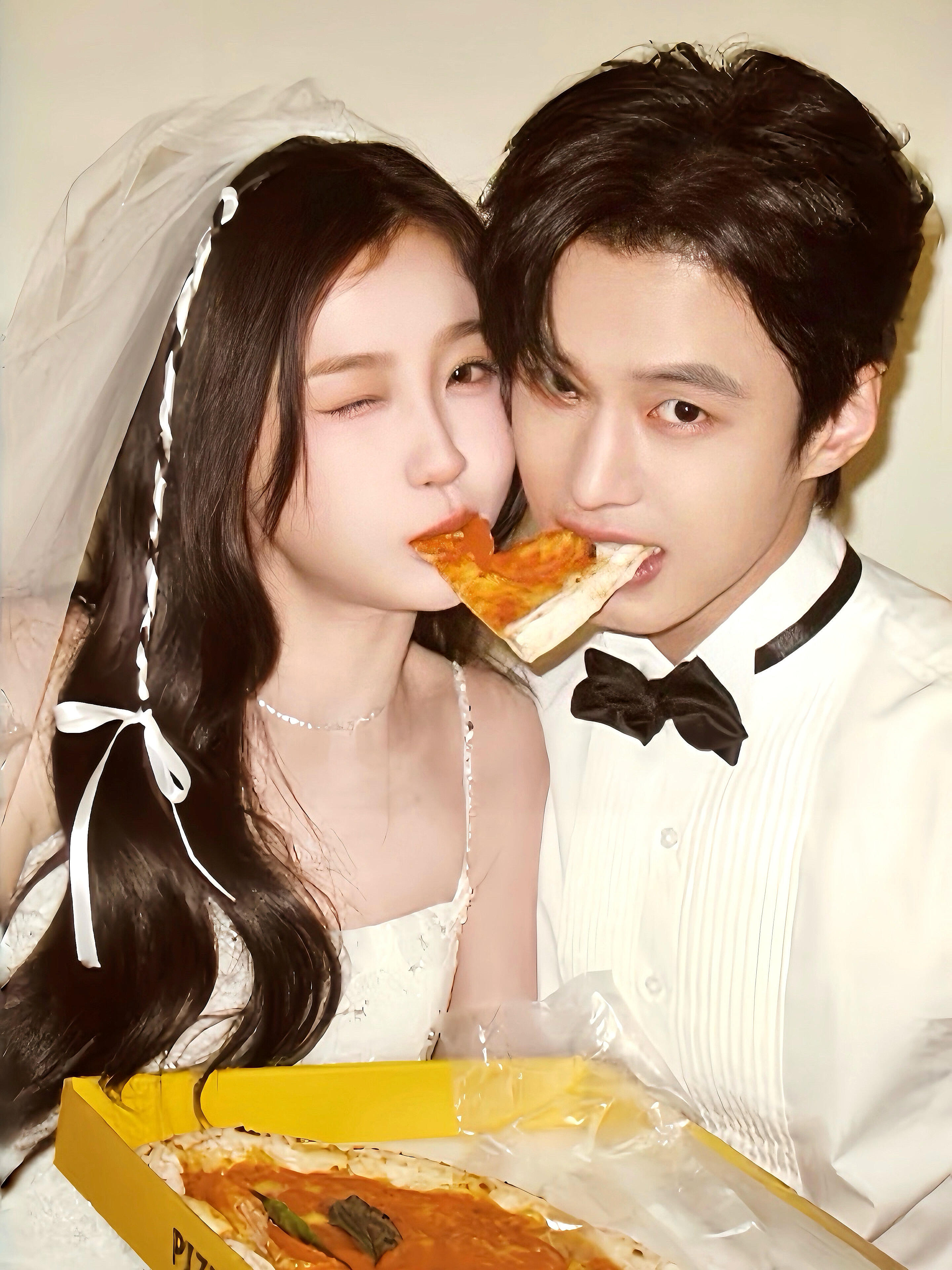 暮暮朝朝的婚纱照+1网剧双轨  |  虞书欣  |  何与 