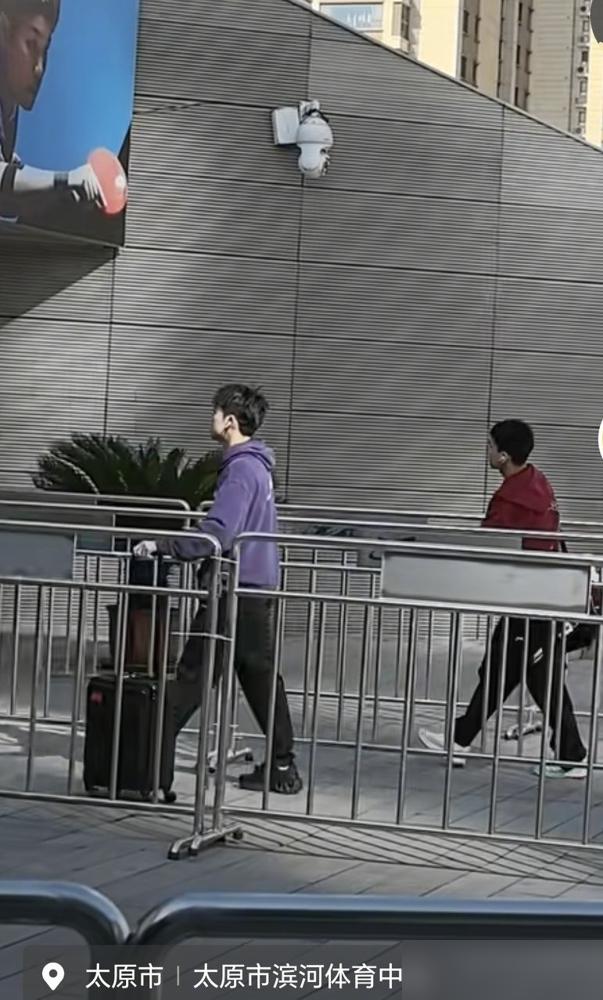 林诗栋右肩二级撕裂？你没看错，这是身体在清算。年轻的肉体，被流水线榨干，一旦价值